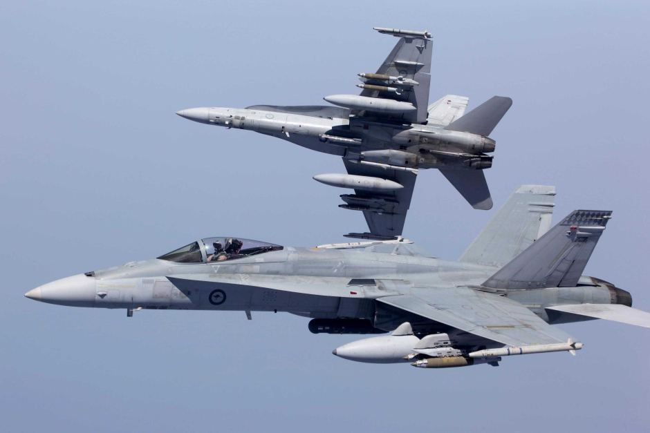 Εντυπωσιακοί ελιγμοί από το F-18 Super Hornet της Αυστραλίας